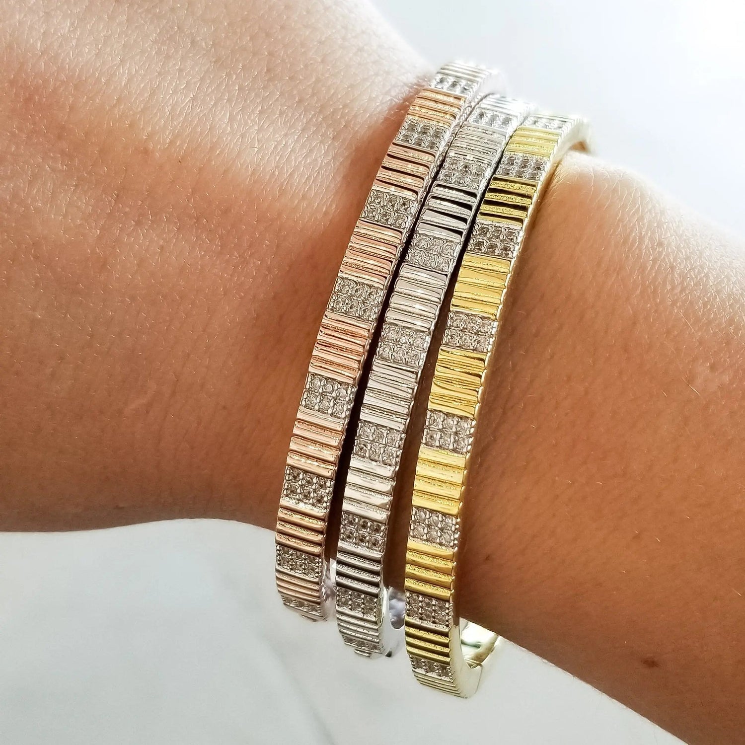  Sleek Pavé Hinge Bangle Radiance BRACELET